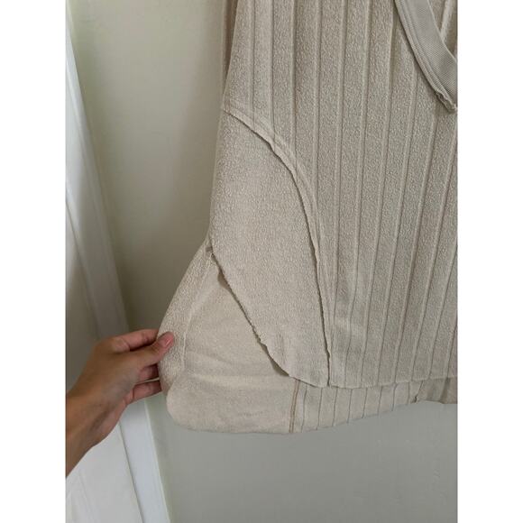 Urban Outfitters Sweater Women's Small Tan Out From Under Raleigh V Neck - Picture 8 of 10